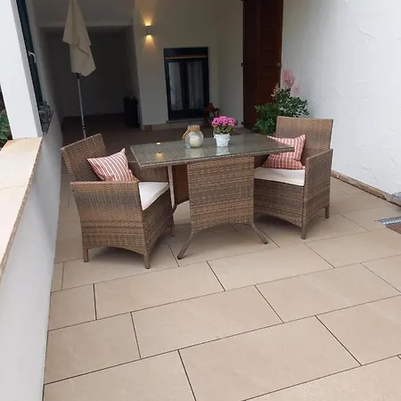 Апартаменты Schicke Fuer 2 Niederkalbach